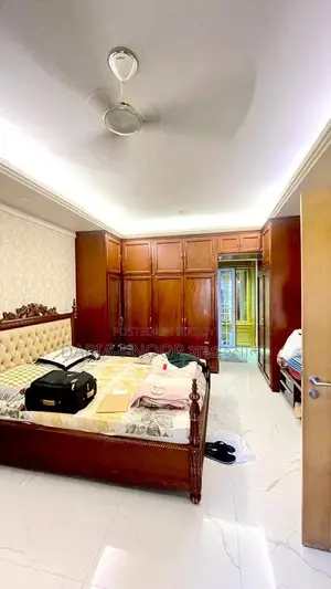 গুলশান ১ এ লেক সংলগ্ন তিতাস গ্যাস সংযোগসহ টপ ফ্লোর BTI এর ফ্ল্যাট বিক্রয়
