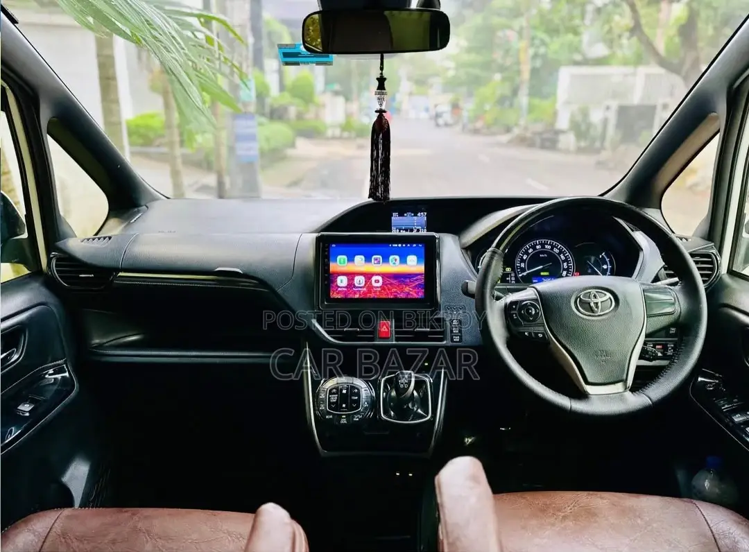 Toyota Noah Esquire Gi Premium 2017