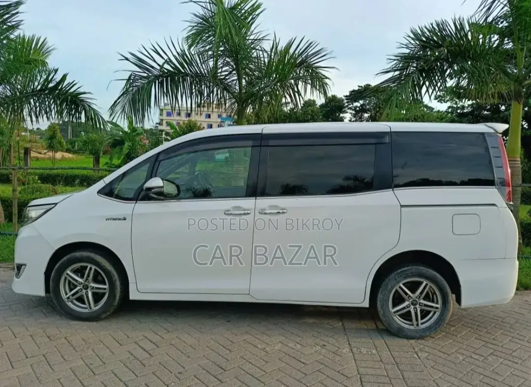 Toyota Noah Esquire Gi Premium 2018