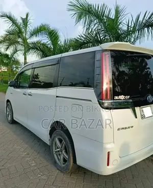 Toyota Noah Esquire Gi Premium 2018