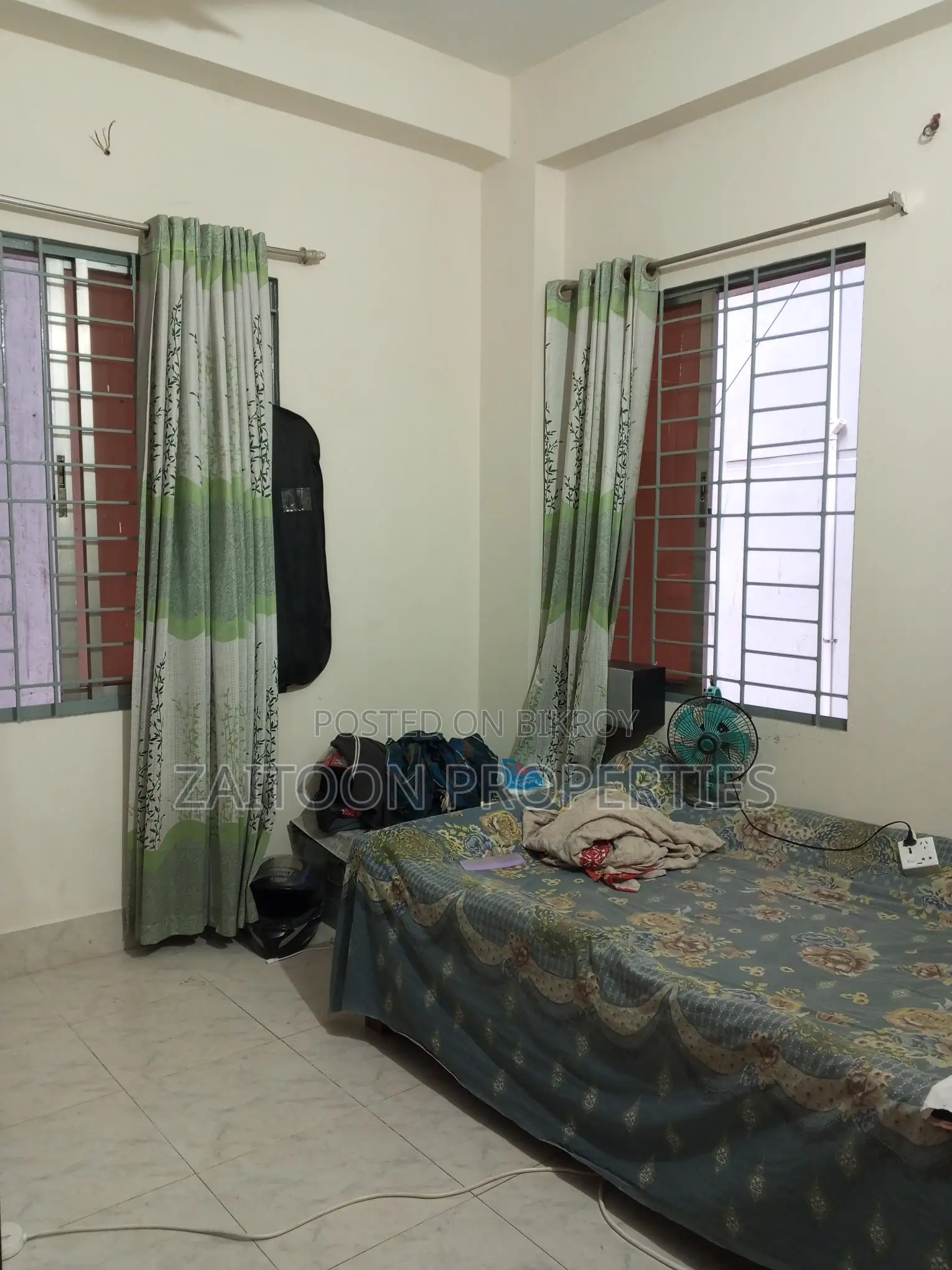 South-facing, airy 3-bedroom flat