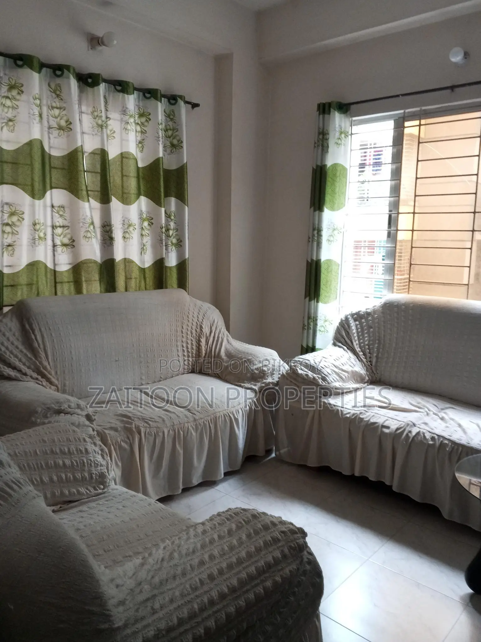 South-facing, airy 3-bedroom flat