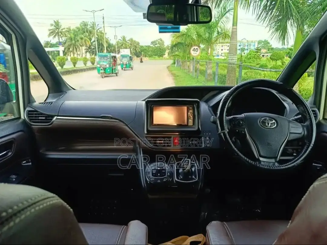 Toyota Noah Esquire Gi Premium 2018