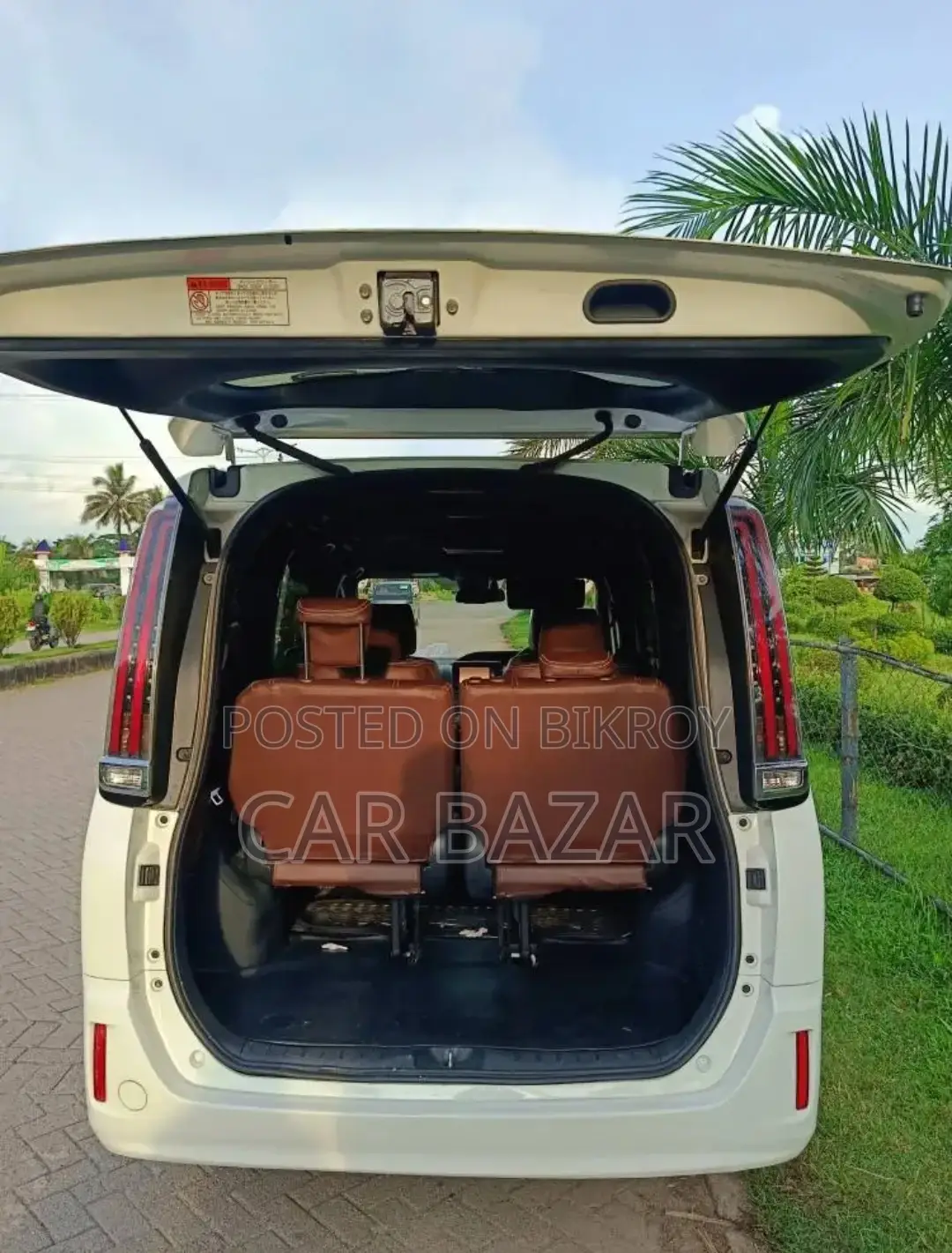 Toyota Noah Esquire Gi Premium 2018