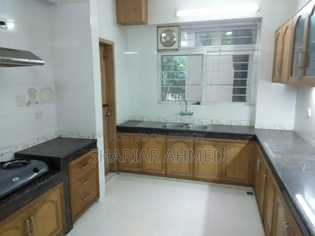 গুলশানে ২৮০০ বর্গফুট অ্যাপার্টমেন্ট ভাড়ার জন্য