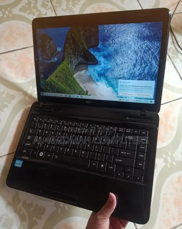Toshiba Core i3 Full Fresh Laptop, 500GB Hard Disk, 4GB RAM, 14" Inch.
