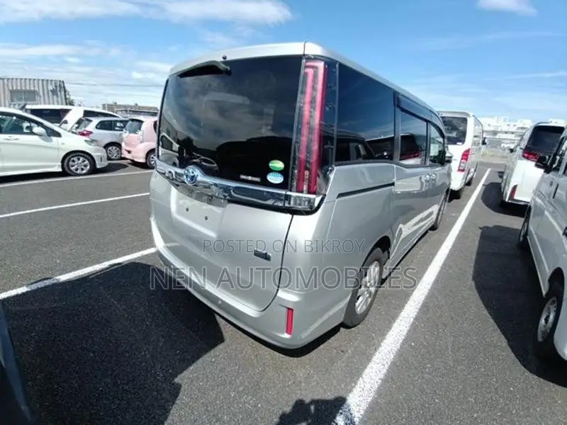 Toyota Noah X Smart 2020