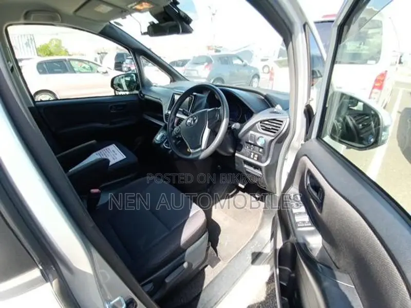 Toyota Noah X Smart 2020