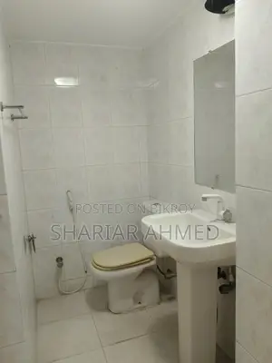 গুলশানে ২২০০ বর্গফুটের ৩ বেডরুমের আনফার্নিশড অ্যাপার্টমেন্ট ভাড়া হবে