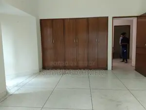 গুলশানে ২২০০ বর্গফুটের ৩ বেডরুমের আনফার্নিশড অ্যাপার্টমেন্ট ভাড়া হবে