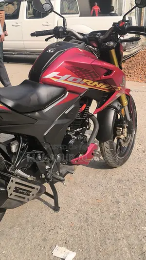 Honda Hornet 2025 Red