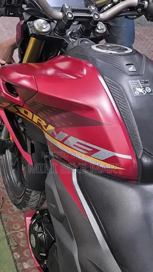 Honda Hornet 2025 Red