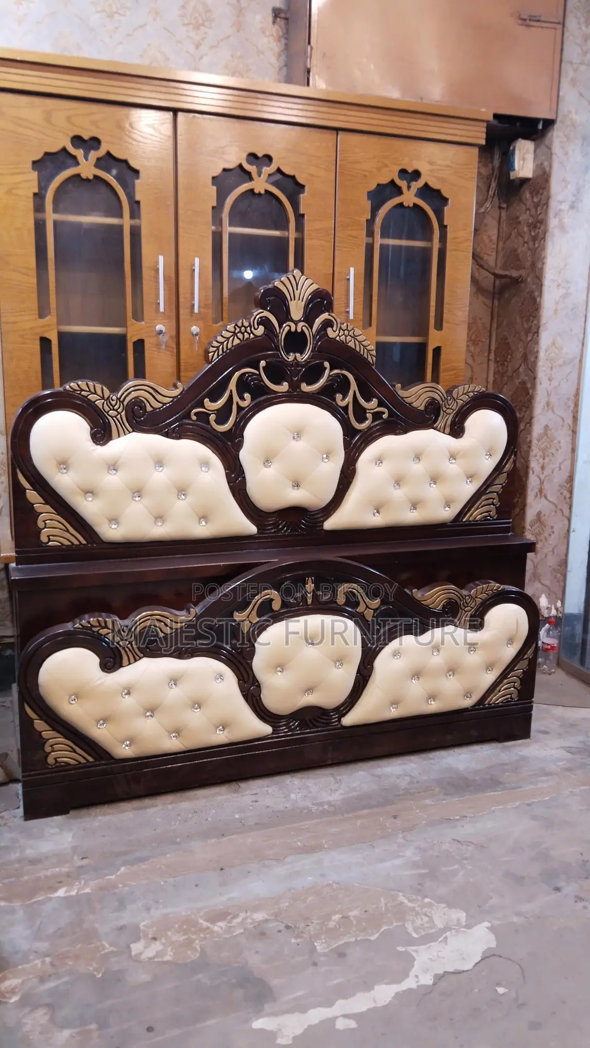 NEW BED 6/7 FEET LEATHER. M # 619