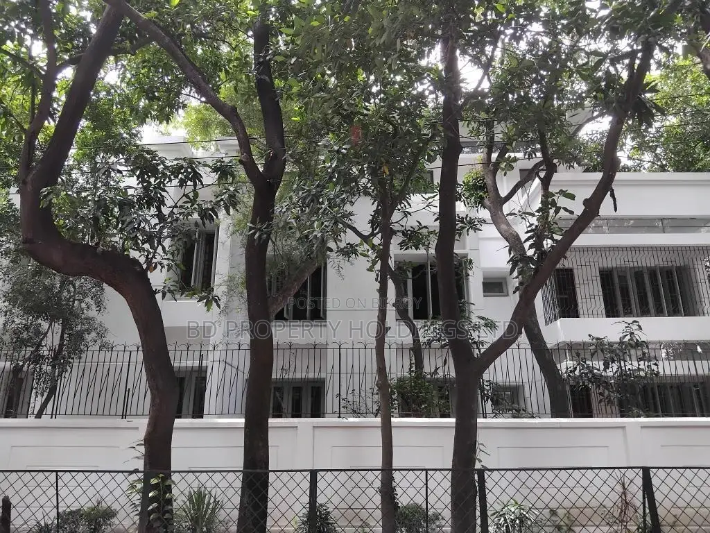 9bdrm House in Uttara for Rent
