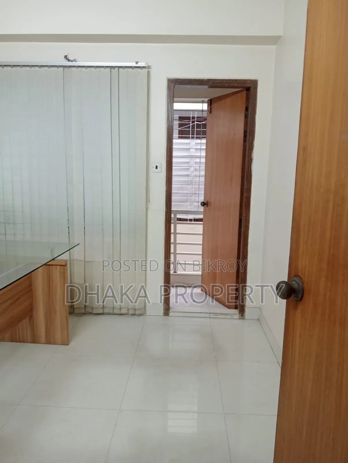 গুলশান ১-এ ১৬০০ বর্গফুটের সম্পূর্ণ ফার্নিশড অফিস ভাড়া হবে