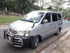 Toyota Noah 2.0 Front Wheel Drive (8 Seater) 2005 Silver