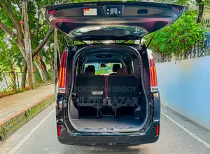 Toyota Noah G - Hybrid 2020