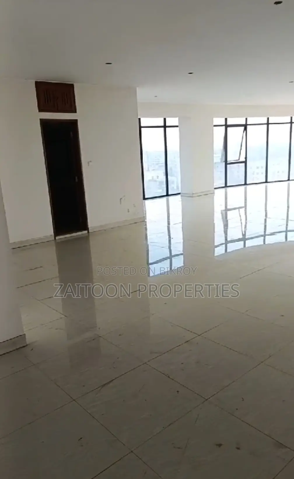 সাত মসজিদ রোডে আপনার জন্য প্রস্তুত প্রেস্টিজিয়াস কমার্শিয়াল স্পেস