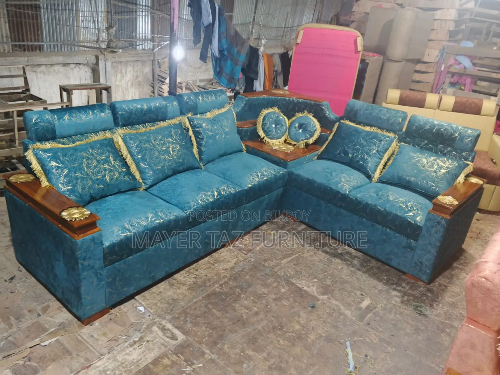 Buy Fashionable Sofas at Wholesale Rates