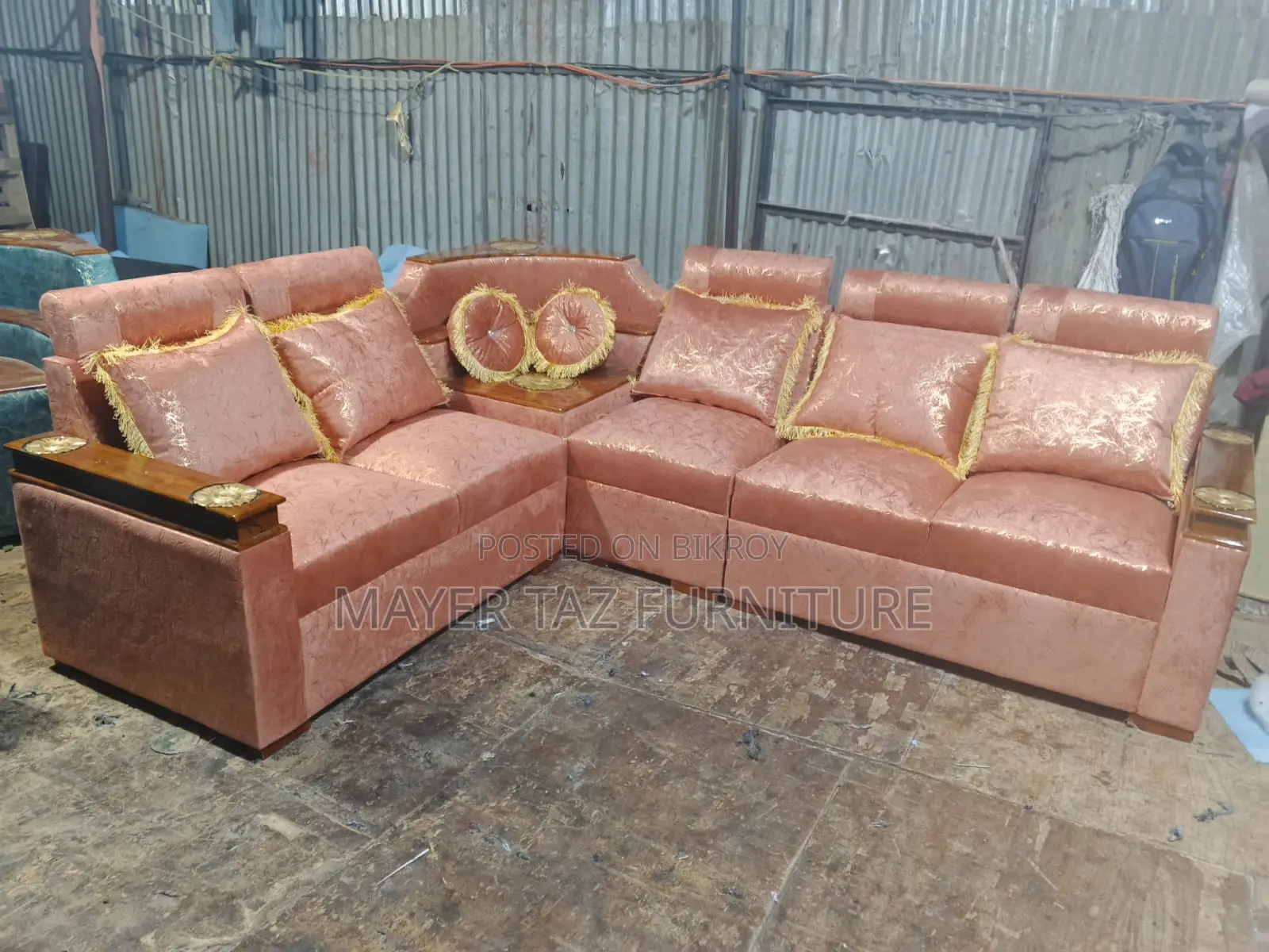 Buy Fashionable Sofas at Wholesale Rates