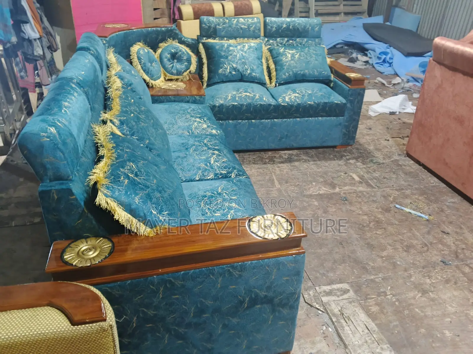 Buy Fashionable Sofas at Wholesale Rates