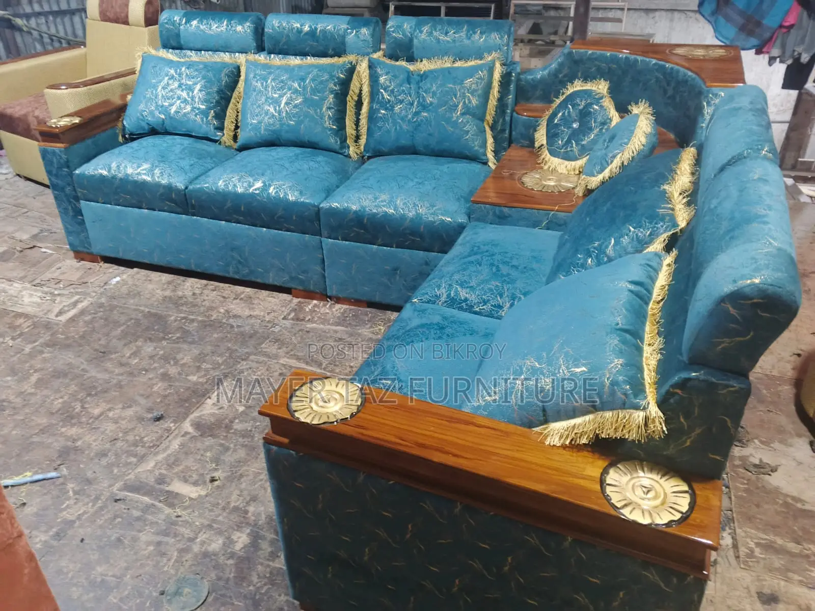 Buy Fashionable Sofas at Wholesale Rates