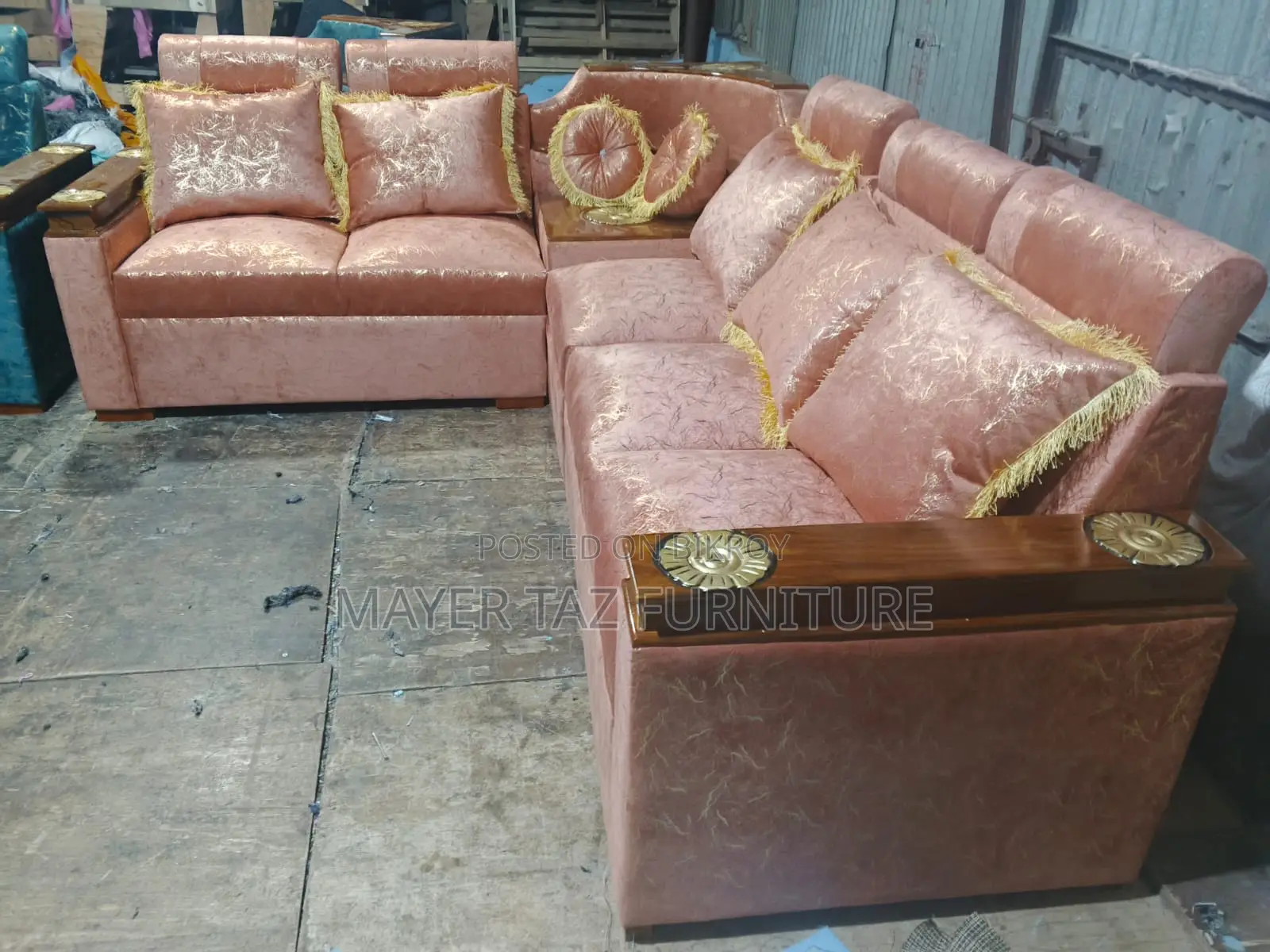 Buy Fashionable Sofas at Wholesale Rates