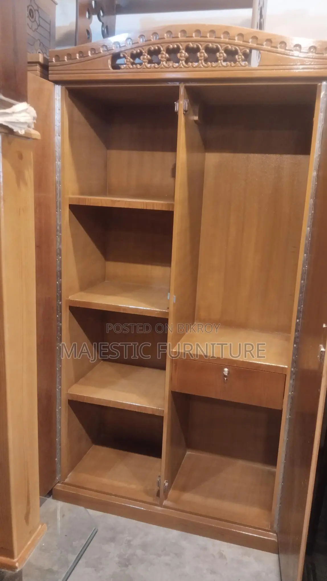 NEW ALMIRA CANADIAN OAK VENEER. M # 49