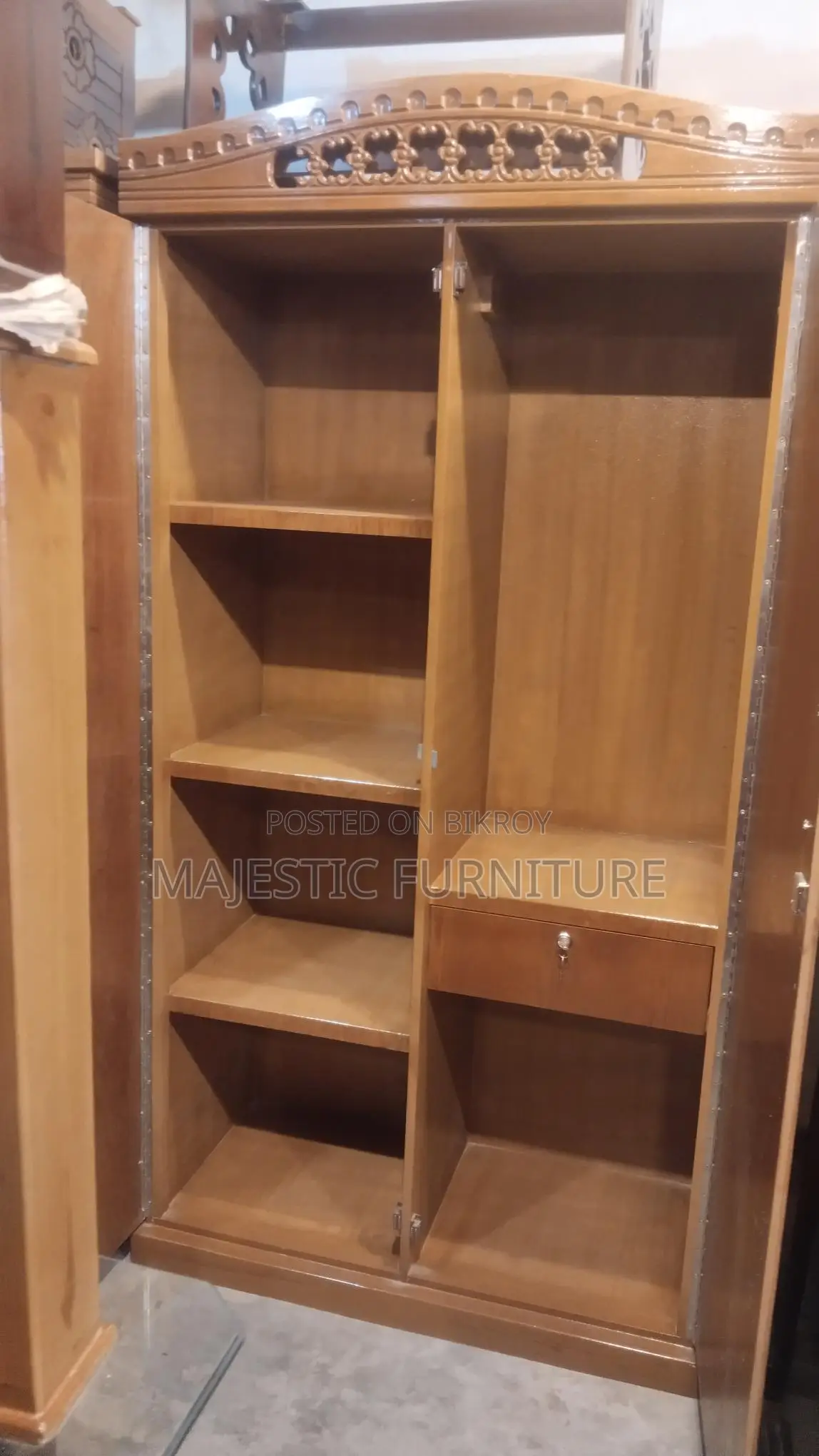 NEW ALMIRA CANADIAN OAK VENEER. M # 49