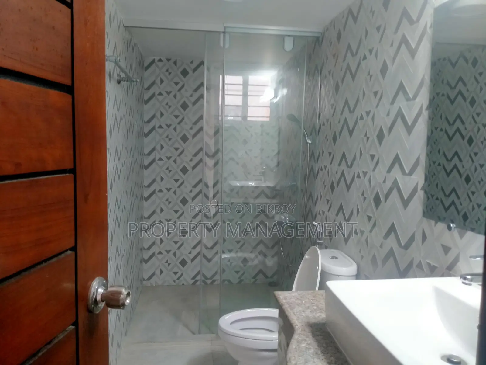 গুলশানে ৪৫০০ বর্গফুটের ব্র্যান্ড নিউ অফিস স্পেস ভাড়ার জন্য