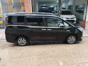 Toyota Esquire 2020 Pearl