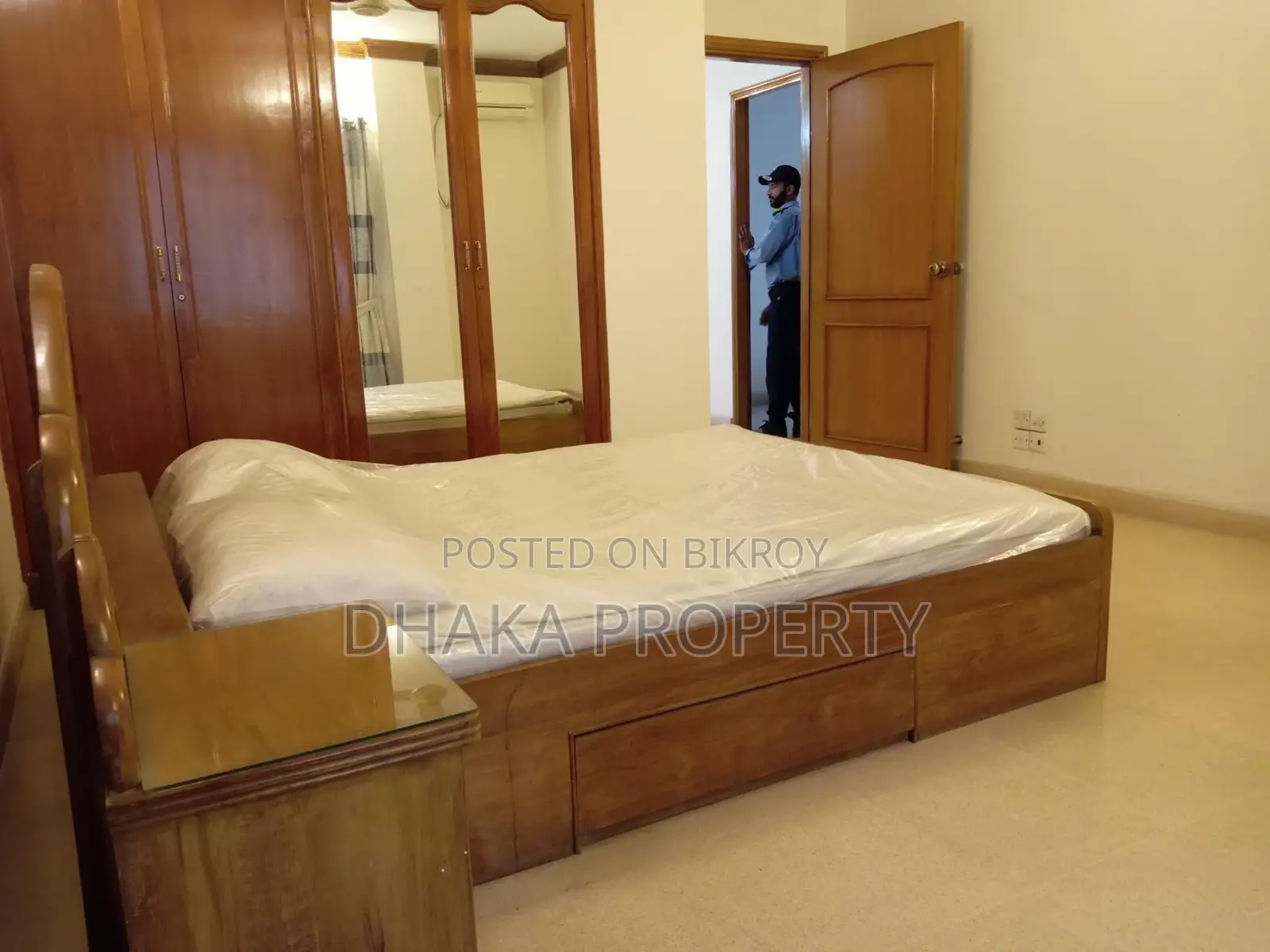Full-Furnished (2400-Sqft)Apartment Rent in Baridhara
