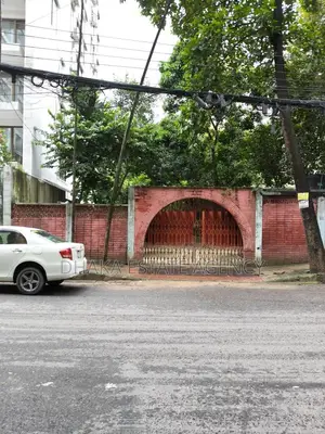 Land for sale on Baridhara Park Road