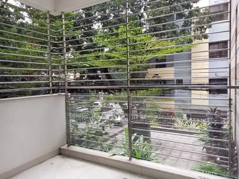 ২৬০০-বর্গফুট ৩ বেডরুমের চমৎকার অ্যাপার্টমেন্ট ভাড়া হবে ই-তে