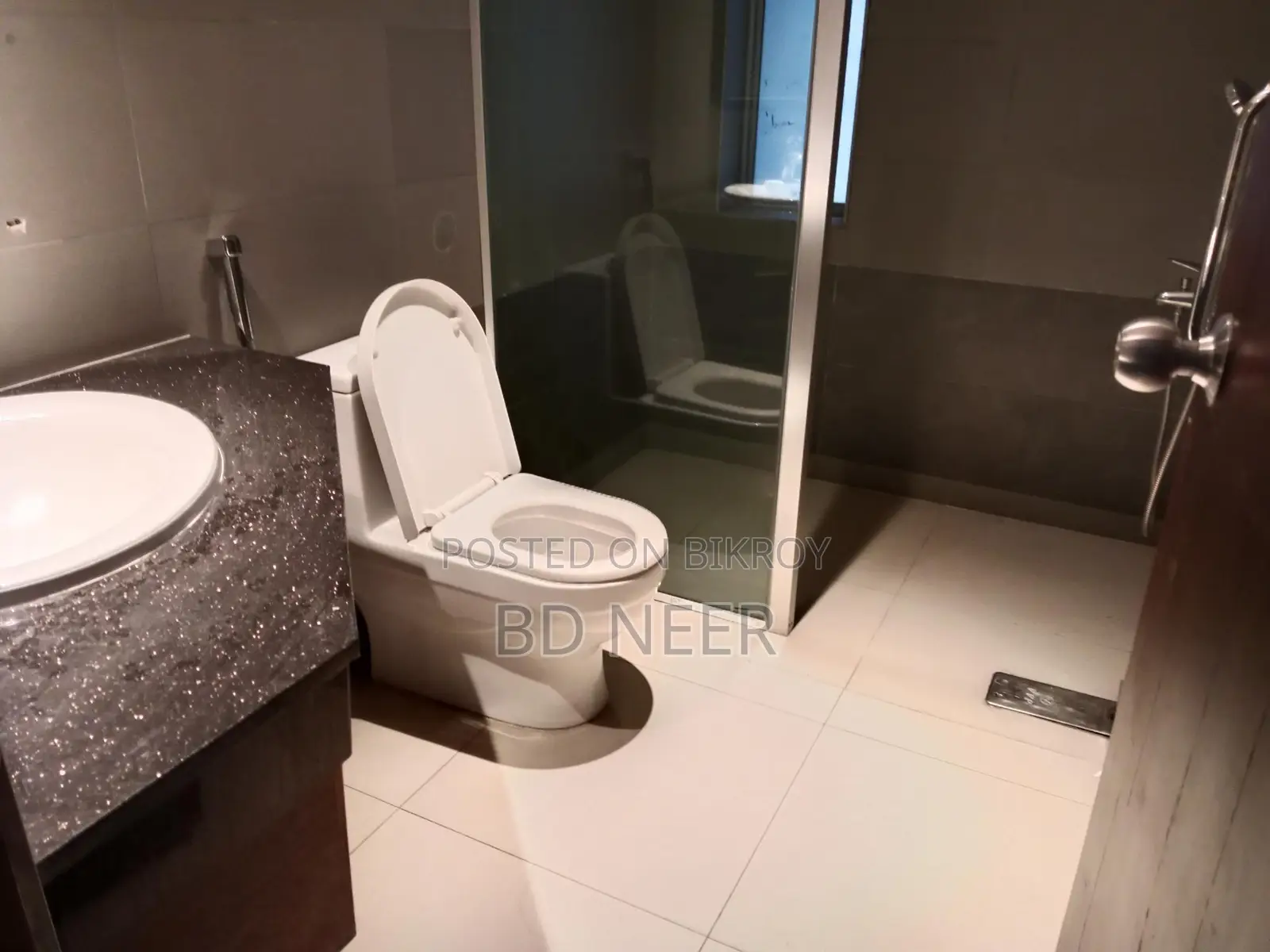 Indipendent triplex 9000 sft house rent in Gulshan 2