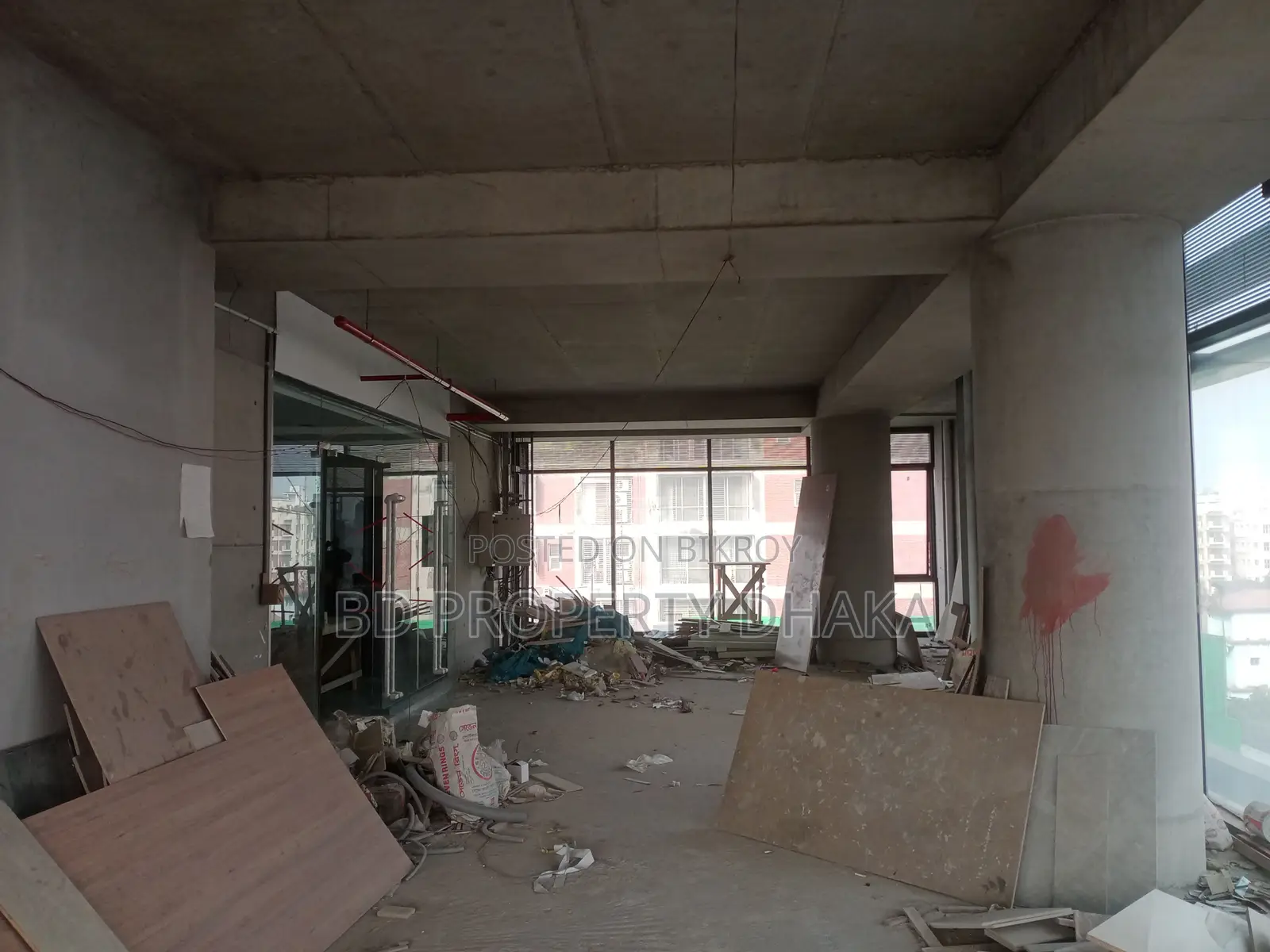 3471sft band new commercial open space for rent
