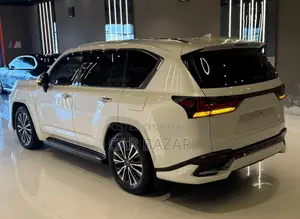 Lexus LX 600 Ultra Luxury Lounge 2023