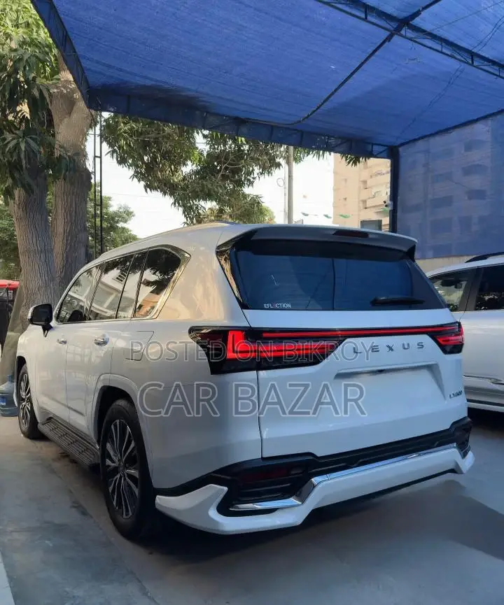 Lexus LX 600 Ultra Luxury Lounge 2023