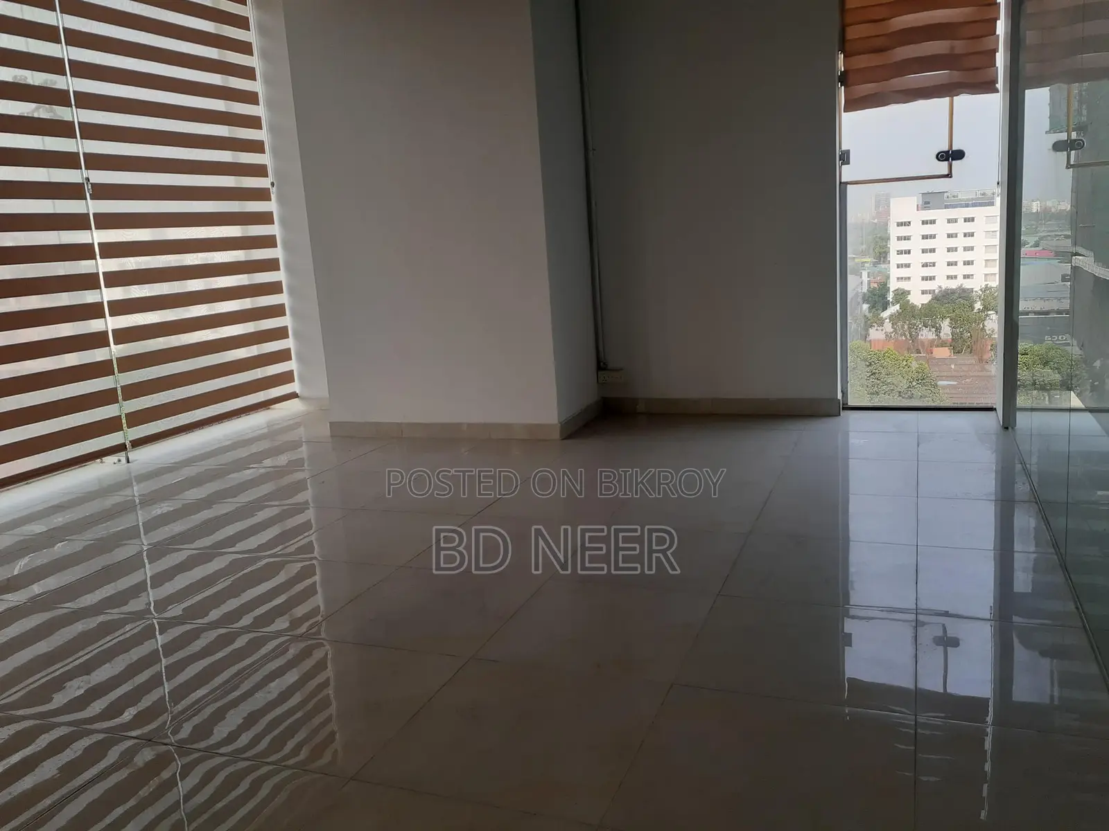 গুলশান এভিনিউতে ভাড়ার জন্য ১৬০০০ বর্গফুটের সেমি ফার্নিশড অফিস স্পেস