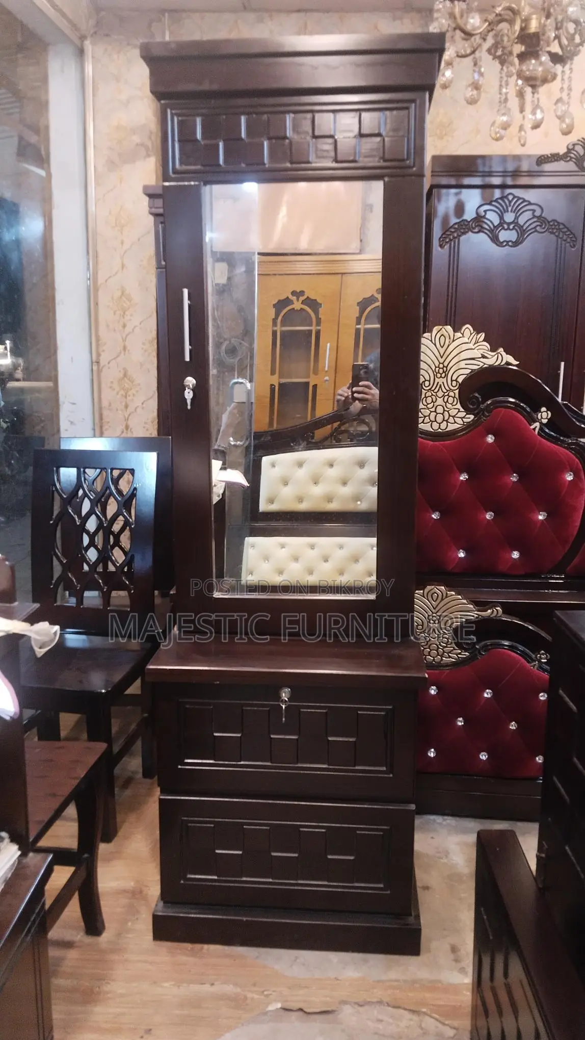 NEW DRASSING TABEL . M # 253