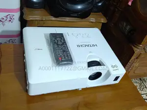 HITACHI CP-X3041WN