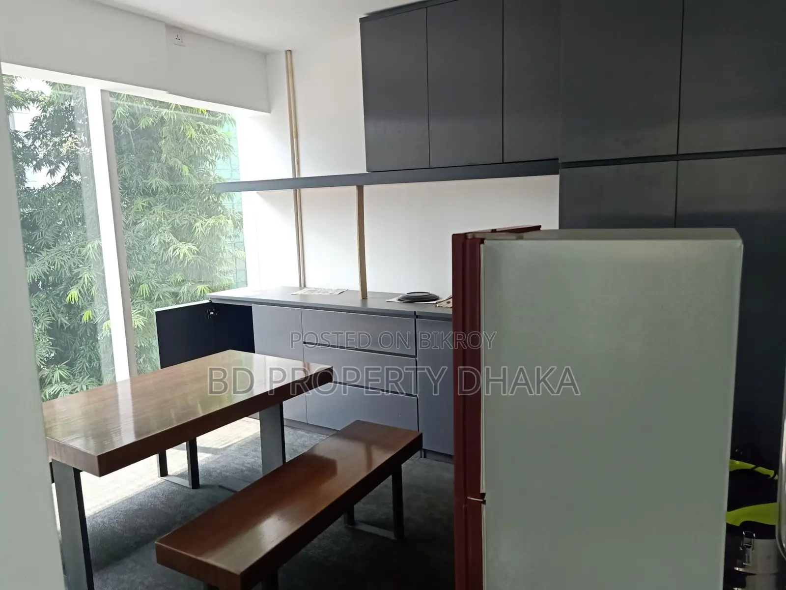 1400 Sqft Semi-furnished Commercial Space for Rent in Banani