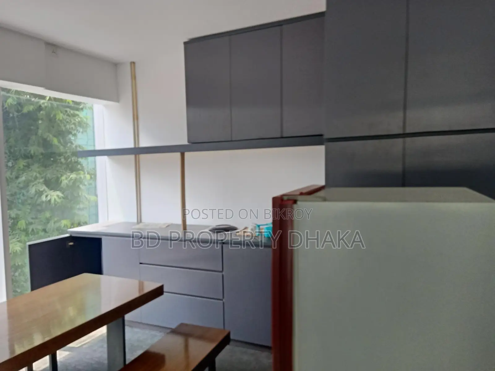 1400 Sqft Semi-furnished Commercial Space for Rent in Banani