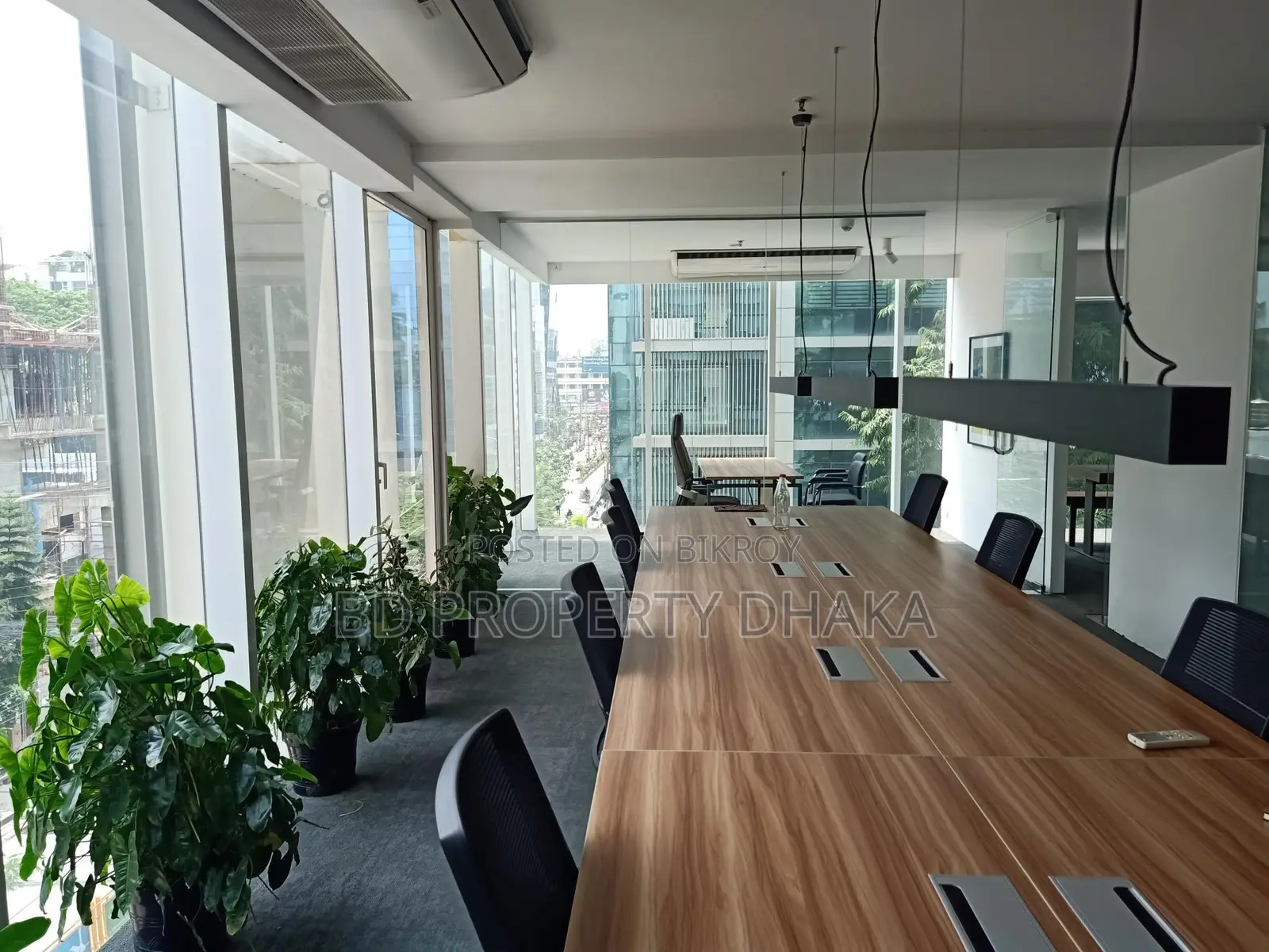 1400 Sqft Semi-furnished Commercial Space for Rent in Banani