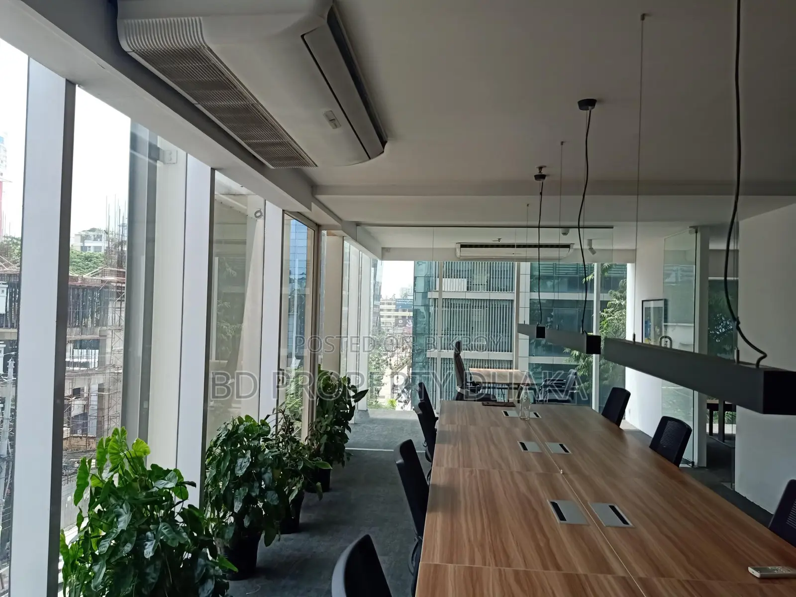 1400 Sqft Semi-furnished Commercial Space for Rent in Banani