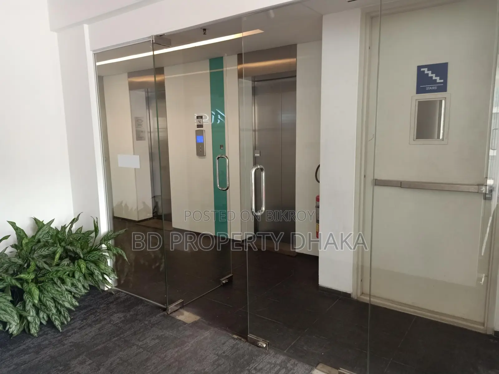 1400 Sqft Semi-furnished Commercial Space for Rent in Banani
