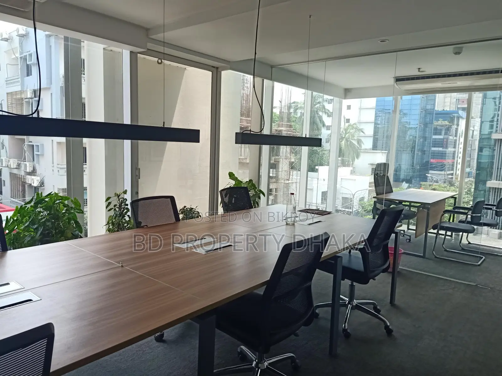 1400 Sqft Semi-furnished Commercial Space for Rent in Banani