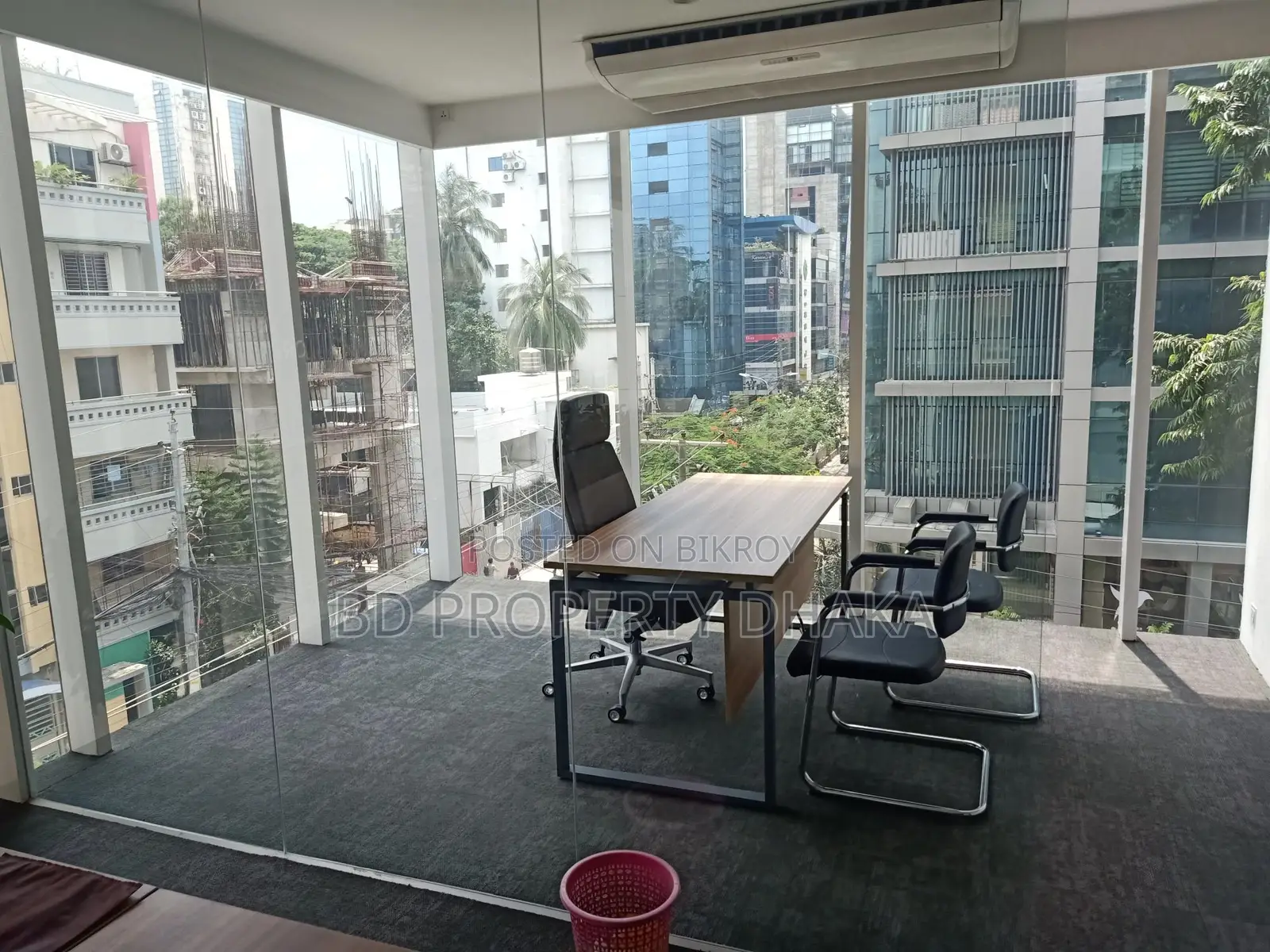 1400 Sqft Semi-furnished Commercial Space for Rent in Banani