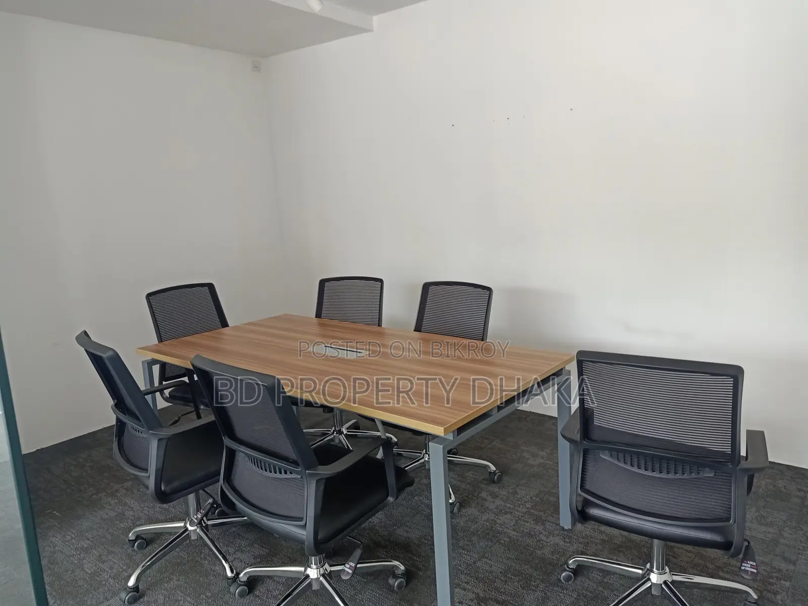 1400 Sqft Semi-furnished Commercial Space for Rent in Banani