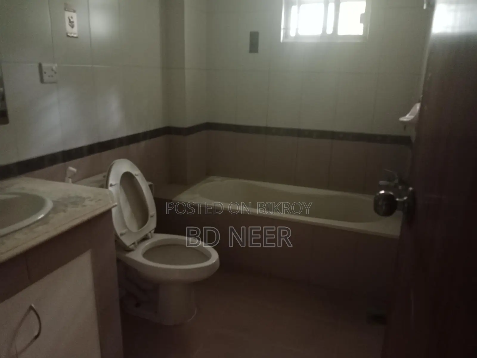 nice 2750 sft 4 Bed room apt available at banani